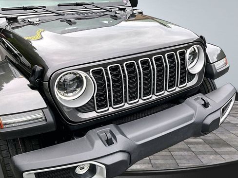 Used 2025 Jeep Wrangler Unlimited Sahara AWD/4WD image 28
