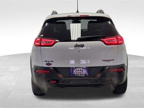 Used 2016 Jeep Cherokee Trailhawk w/ Cold Weather Group image 19