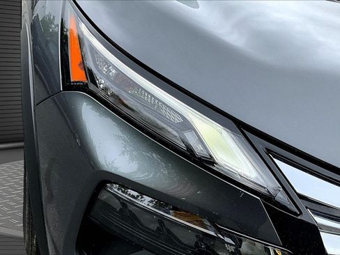 Used 2024 Nissan Rogue S AWD/4WD image 23