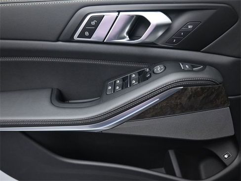 New 2025 BMW X5 xDrive50e image 13