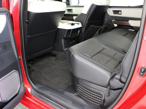 Used 2023 Toyota Tundra Capstone AWD/4WD image 31