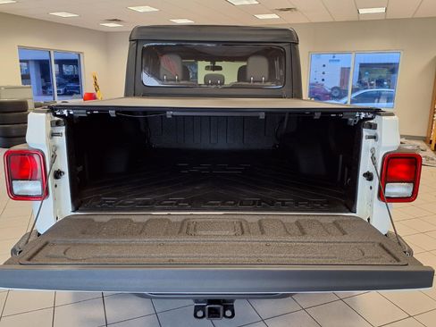 Used 2025 Jeep Gladiator Sport AWD/4WD image 15