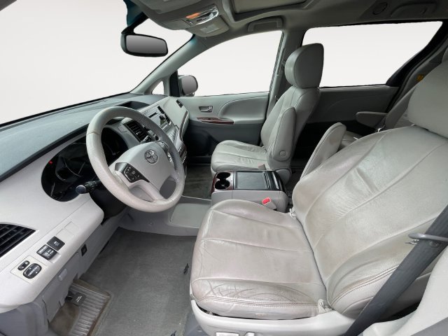 Used 2012 Toyota Sienna XLE FWD image 9