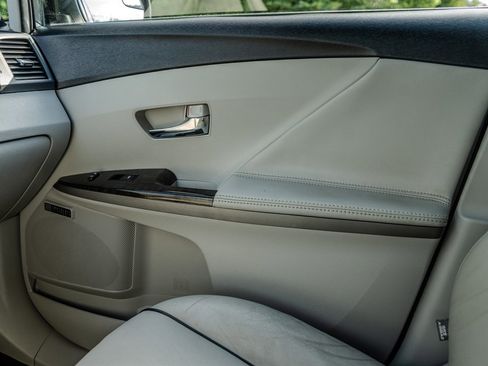 Used 2015 Toyota Venza XLE w/ XLE Premium Package FWD image 23