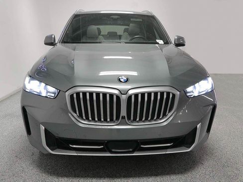 Used 2025 BMW X5 xDrive40i w/ Parking Assistance Package AWD/4WD image 2