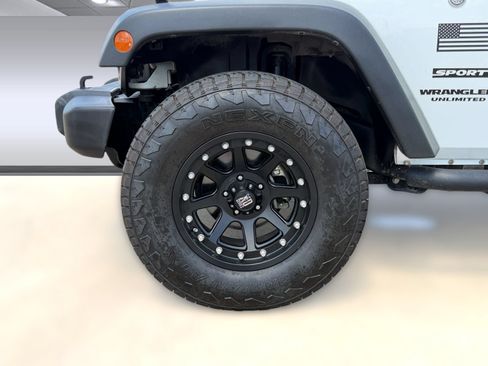 Used 2017 Jeep Wrangler Unlimited Sport w/ Connectivity Group AWD/4WD image 12
