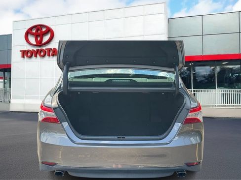 Used 2019 Toyota Camry XLE FWD image 6