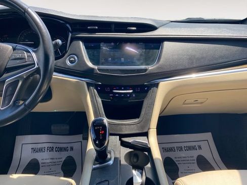 Used 2019 Cadillac XT5 AWD image 11