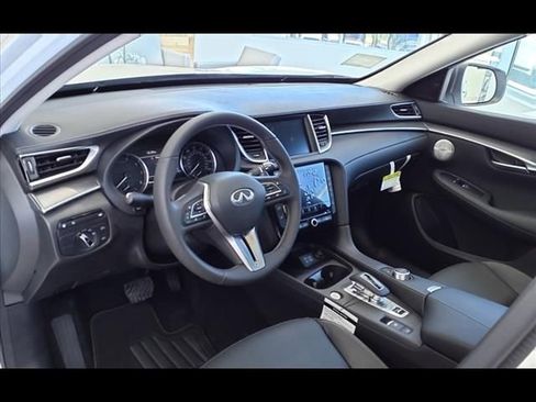 Used 2024 INFINITI QX50 Luxe image 10