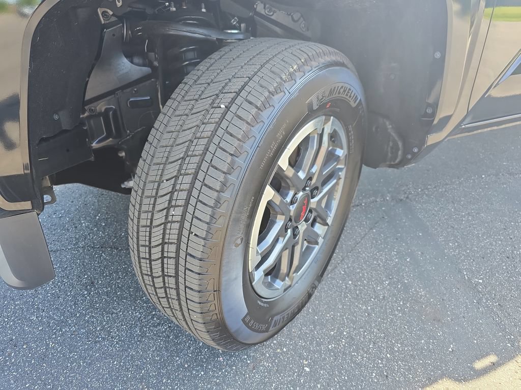 Used 2025 Toyota Tacoma TRD Sport AWD/4WD image 32
