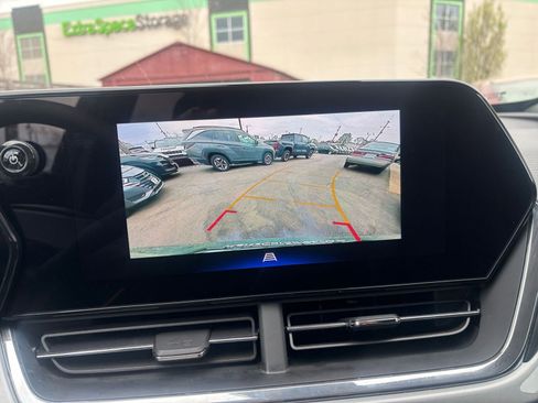 Used 2025 Chevrolet Trax LT image 24