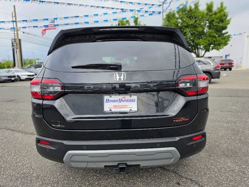 Certified 2025 Honda Pilot TrailSport image 4