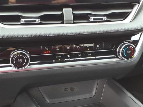 New 2026 Chevrolet Equinox LT image 12