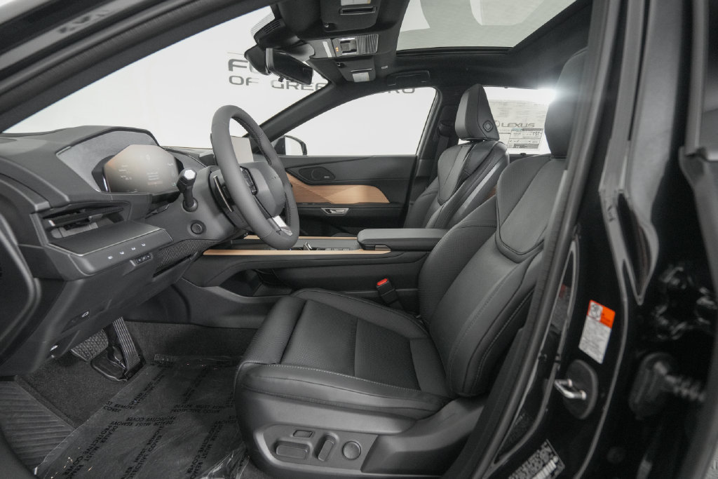 New 2026 Lexus ES 350e w/ Executive Package FWD image 8