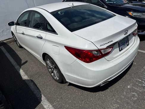 Used 2013 Hyundai Sonata SE w/ Navigation & Sunroof Pkg FWD image 3