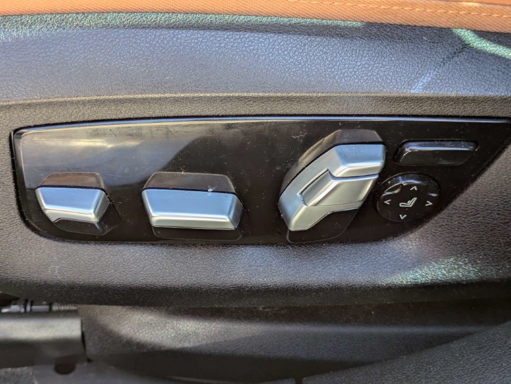 Used 2020 BMW 740i w/ Premium Package RWD image 10