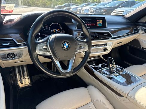 Used 2018 BMW 750i RWD image 22