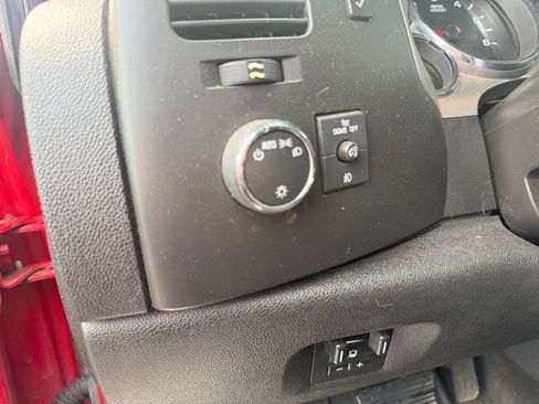 Used 2013 Chevrolet Silverado 2500 LT w/ Interior Plus Package AWD/4WD image 16