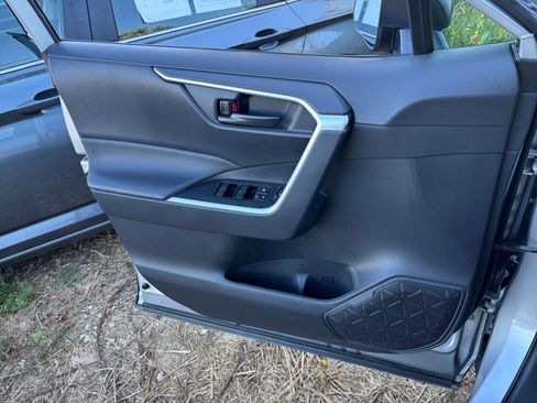 Used 2025 Toyota RAV4 LE image 20