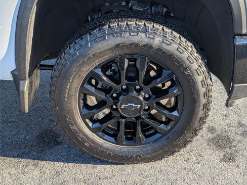 Used 2025 Chevrolet Silverado 2500 LT w/ Trail Boss Package image 11