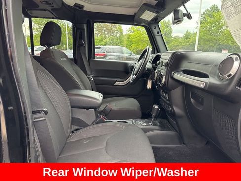 Used 2017 Jeep Wrangler Unlimited Sahara w/ Connectivity Group AWD/4WD image 22