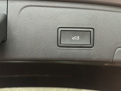 Used 2026 Volkswagen Atlas Cross Sport SE FWD image 25