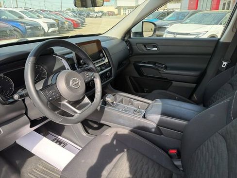 Used 2022 Nissan Pathfinder SV image 10