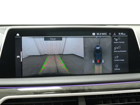 Used 2022 BMW 750i xDrive w/ Executive Package AWD/4WD image 19
