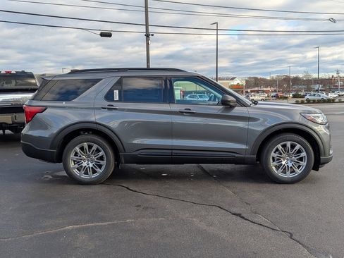 New 2026 Ford Explorer Active w/ Active Comfort Package image 3