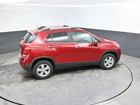 Used 2020 Chevrolet Trax LT w/ Sun & Sound Package image 30