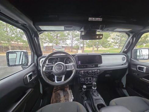 Used 2024 Jeep Wrangler Unlimited Sahara w/ Technology Group AWD/4WD image 43