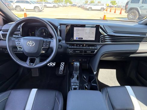 Used 2025 Toyota Camry SE FWD image 19