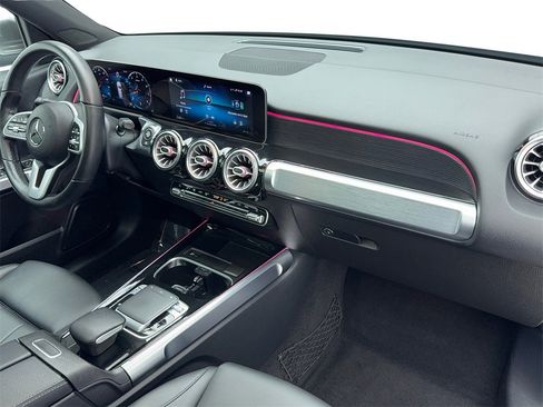 Used 2020 Mercedes-Benz GLB 250 w/ Premium Package image 45