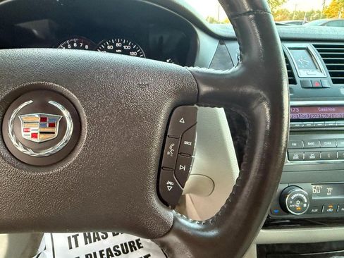 Used 2010 Cadillac DTS Luxury image 25