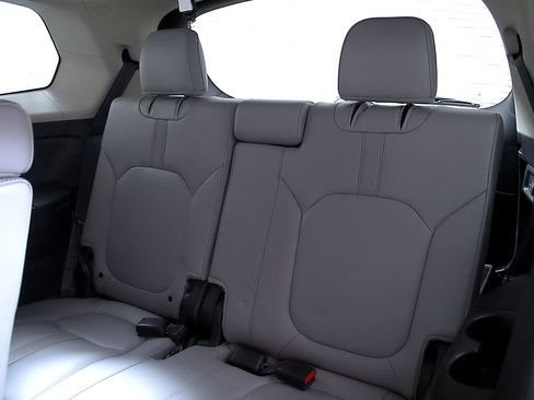 Used 2024 Honda Pilot EX-L image 18