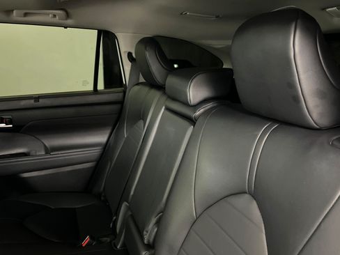 Used 2023 Toyota Highlander XLE AWD/4WD image 21