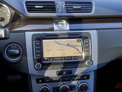 Used 2013 Volkswagen CC Executive image 27
