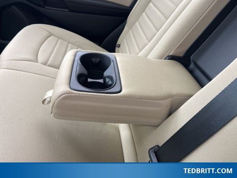 Certified 2024 Ford Edge SE image 14