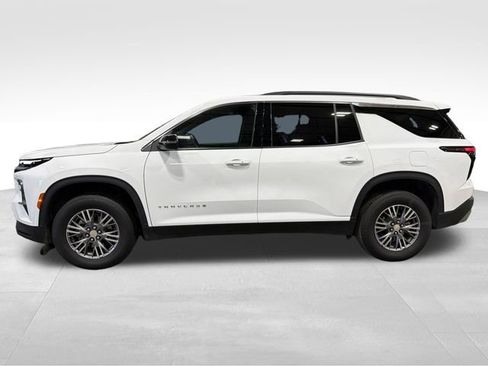 Used 2025 Chevrolet Traverse LT AWD/4WD image 2