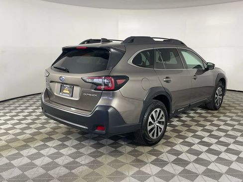 Used 2024 Subaru Outback Premium AWD/4WD image 16