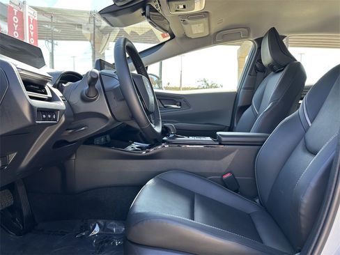 Used 2025 Toyota Prius XLE image 10