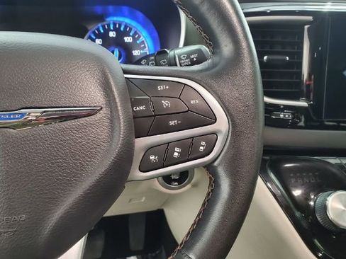 Used 2020 Chrysler Pacifica Touring-L Plus w/ Advanced Safetytec Group image 25