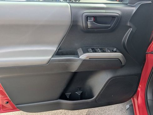 Used 2021 Toyota Tacoma SR5 w/ SR5 Appearance Package (SM) image 15