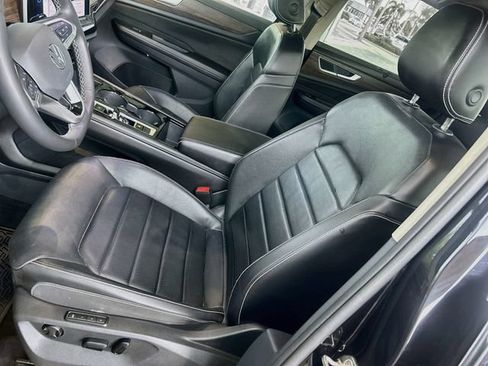 Used 2024 Volkswagen Atlas SEL AWD/4WD image 14