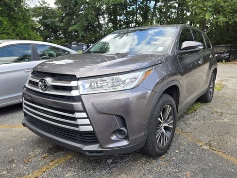 Used 2019 Toyota Highlander LE FWD image 4