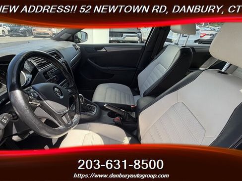Used 2016 Volkswagen Jetta Sport FWD image 12