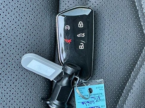 Used 2024 Volkswagen Atlas Cross Sport SE AWD/4WD image 34