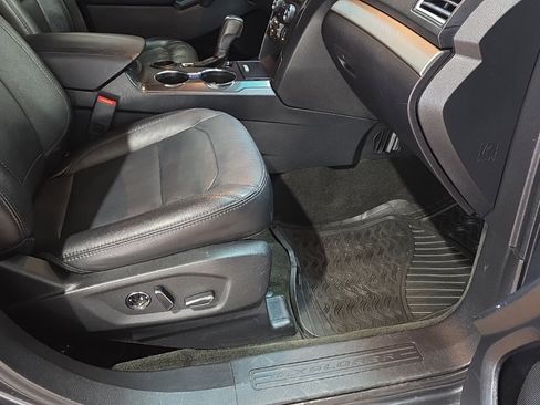 Used 2016 Ford Explorer XLT w/ Equipment Group 202A image 10