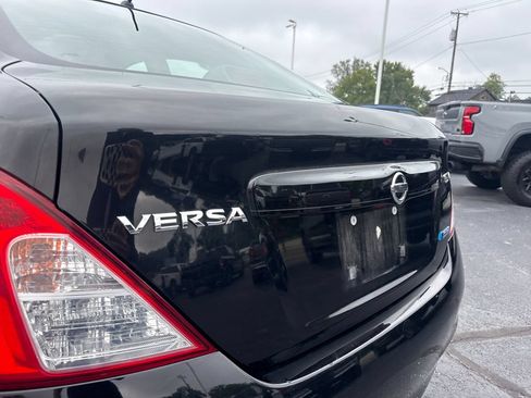 Used 2012 Nissan Versa SV w/ Convenience Pkg FWD image 11