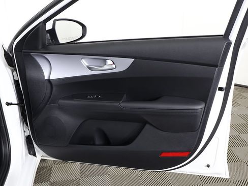 Used 2024 Kia Forte LXS w/ LXS Technology Package FWD image 22